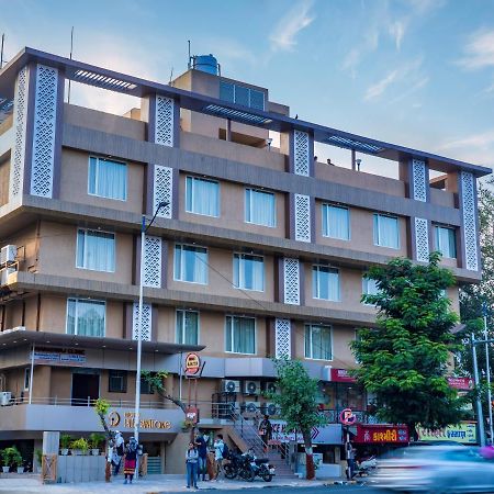 Hotel Pleasant Lake Ahmadabad Zewnętrze zdjęcie