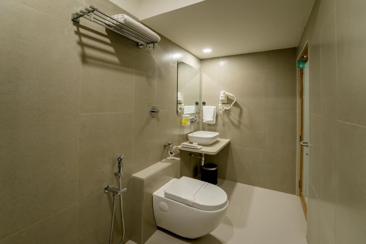 Hotel Pleasant Lake Ahmadabad Zewnętrze zdjęcie
