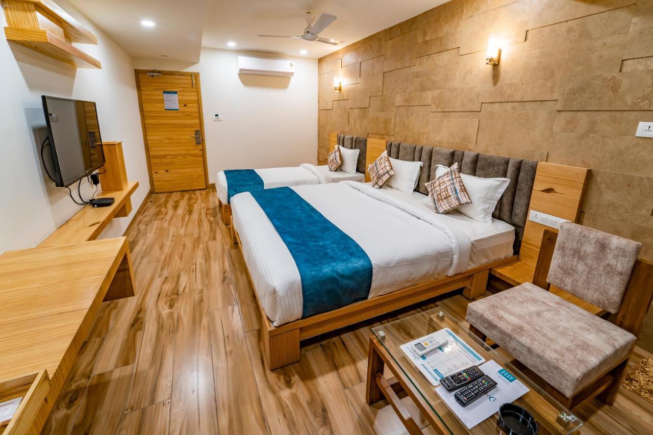Hotel Pleasant Lake Ahmadabad Zewnętrze zdjęcie