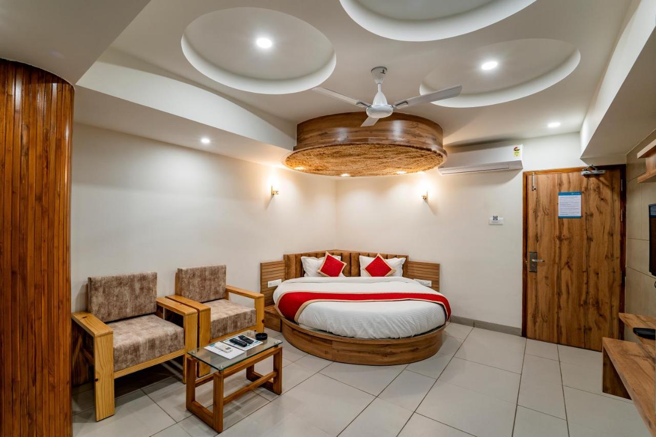 Hotel Pleasant Lake Ahmadabad Zewnętrze zdjęcie