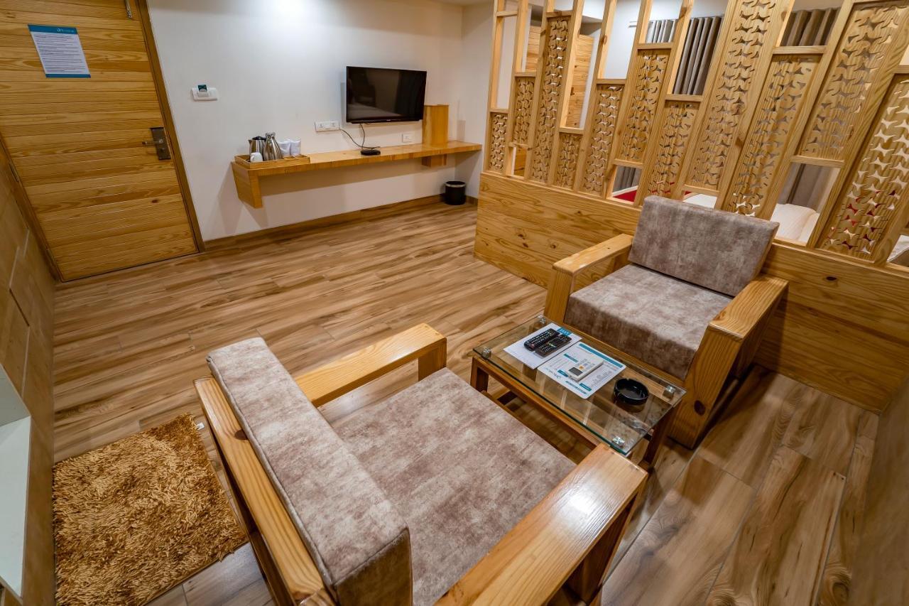 Hotel Pleasant Lake Ahmadabad Zewnętrze zdjęcie